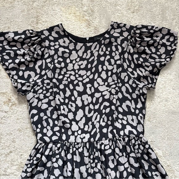 Talula Aritzia Grey & Black Animal Print Flutter Sleeve Dress Size 4 - Picture 8 of 15